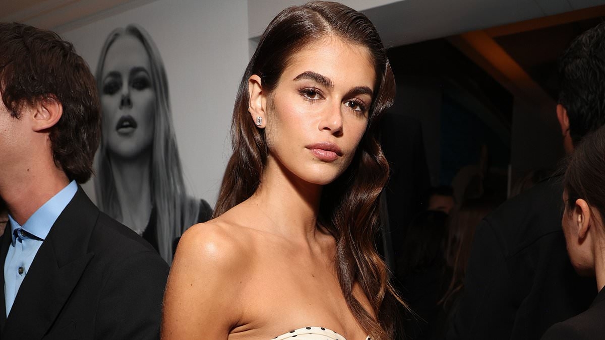 Kaia Gerber's 'nepo baby' boyfriend Lewis Pullman awkwardly dodges question about her