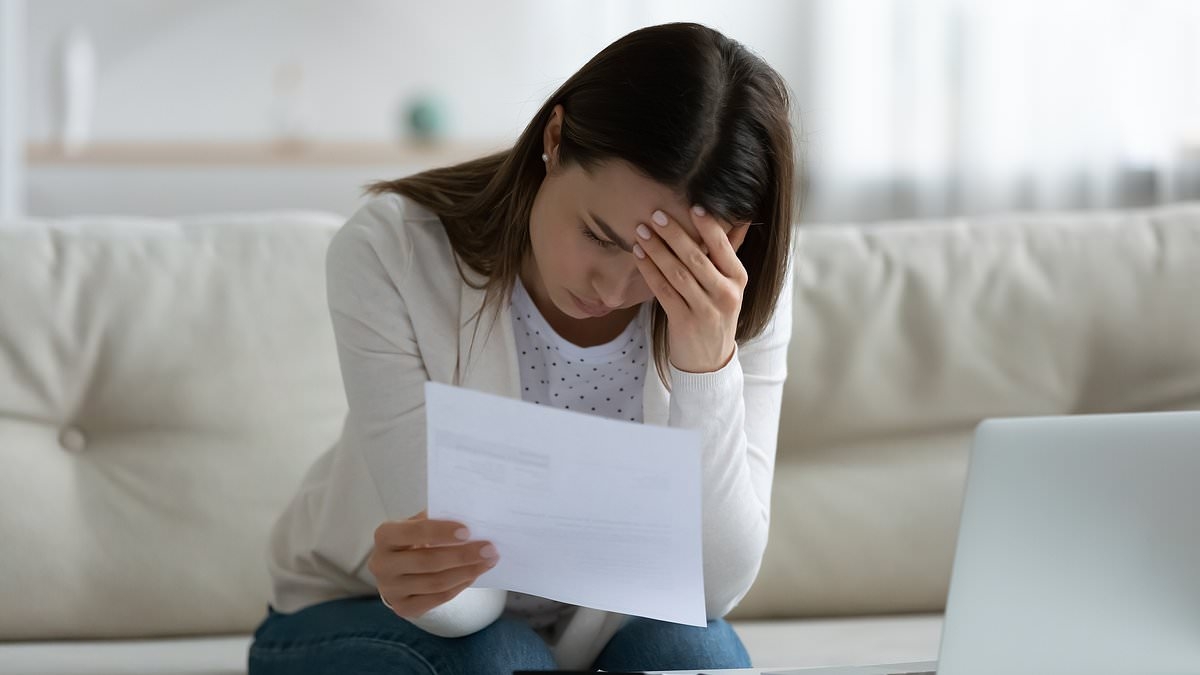Landlord's shock admission lands Aussie tenants in rental nightmare