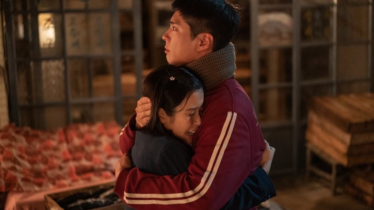 Netflix viewers left 'hardcore sobbing' by acclaimed drama with perfect 100% Rotten Tomatoes score - weeping 'how am I supposed to move on?!'