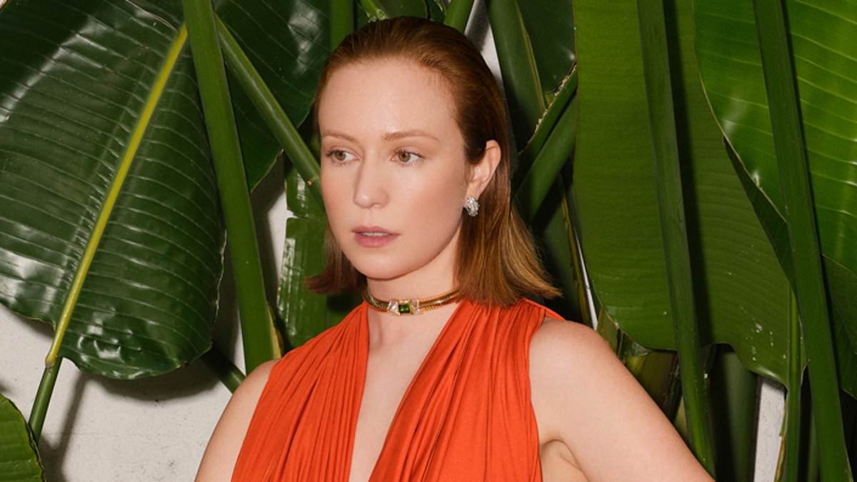 Nepo baby Hannah Einbinder reveals what her Hollywood parents REALLY think of her following in their acting footsteps - and explains how she manages to stay grounded
