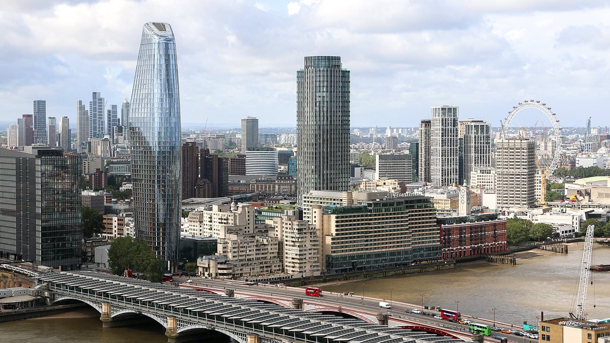 Iconic London landmark breaks down on hottest day of the year