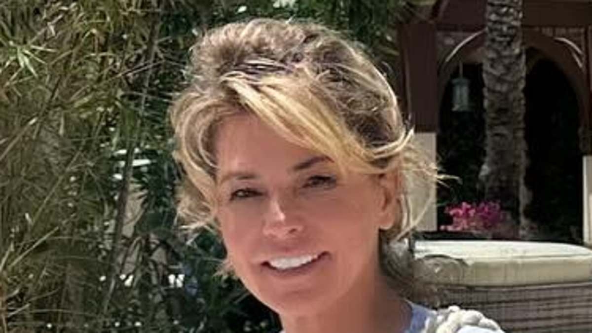 Shania Twain, 59, flaunts youthful glow in makeup-free look as she teases next career move