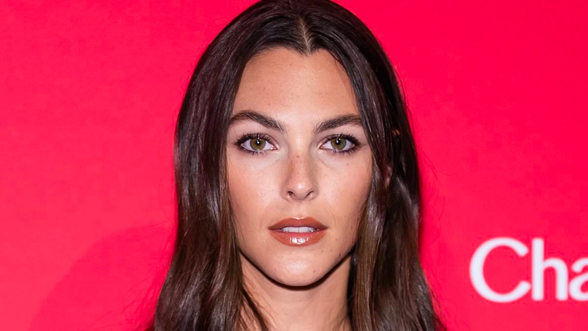 Leonardo DiCaprio's model girlfriend Vittoria Ceretti frees the nipple in see-through dress on red carpet
