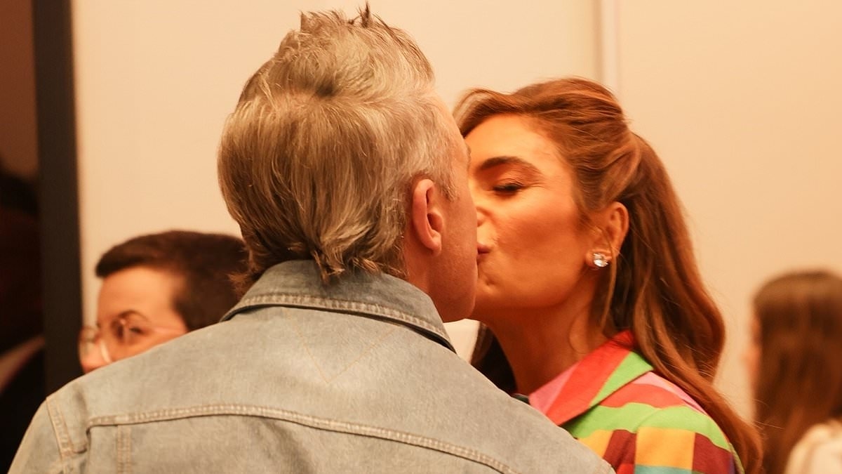 Robbie Williams packs on the PDA with wife Ayda Field as they attend a private viewing party for his Radical Honesty solo art exhibition