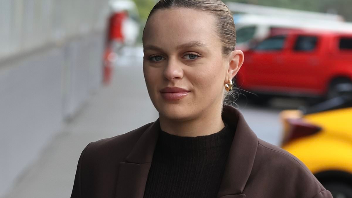 Pregnant model Madeline Holtznagel steps out in chic maternity outfit and designer handbag for lunch at top Sydney restaurant Quay