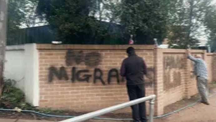Anthony Albanese targeted by vandals who sprayed racist graffiti on Islamic school ahead of the election