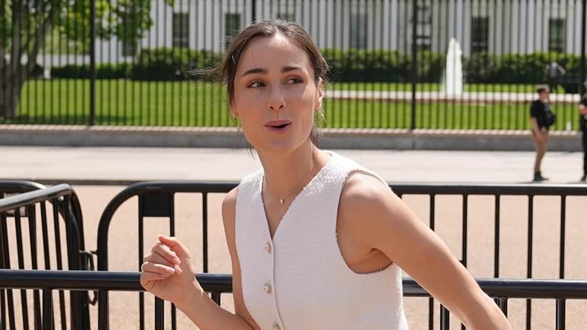 Running influencer mercilessly bullied into deleting Karoline Leavitt interview before taking a stand