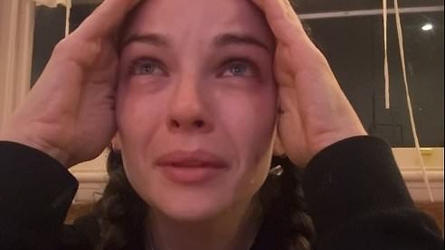 Abbie Chatfield breaks down in tears as Anthony Albanese wins the federal election and Peter Dutton is left in the dust with 'no way' of winning