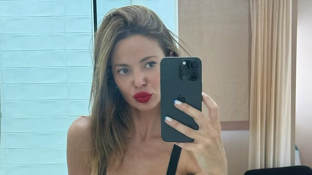 Dina Broadhurst sets pulses racing as she strips down to a G-string for racy bathroom selfie