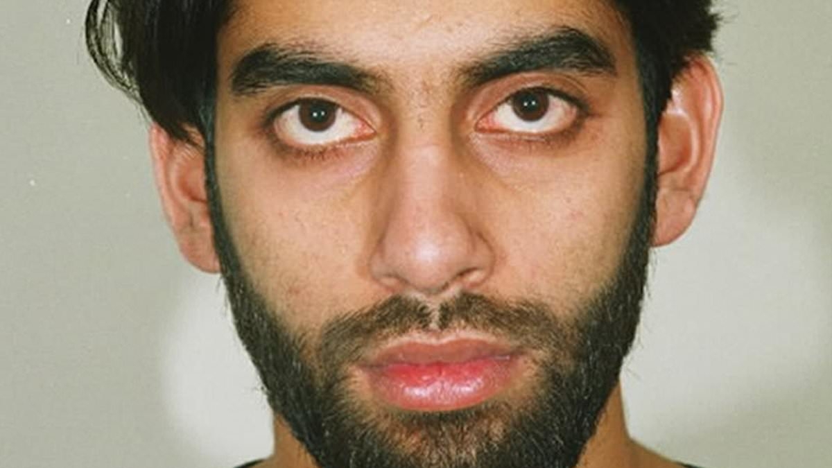 EXCLUSIVE Islamist terrorist who plotted to attack iconic shopping centre and nightclub with 'dirty bomb' is deported to Pakistan