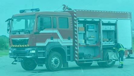 What colour do YOU see? This fire truck isn't actually red - how mind-boggling optical illusion tricks your brain