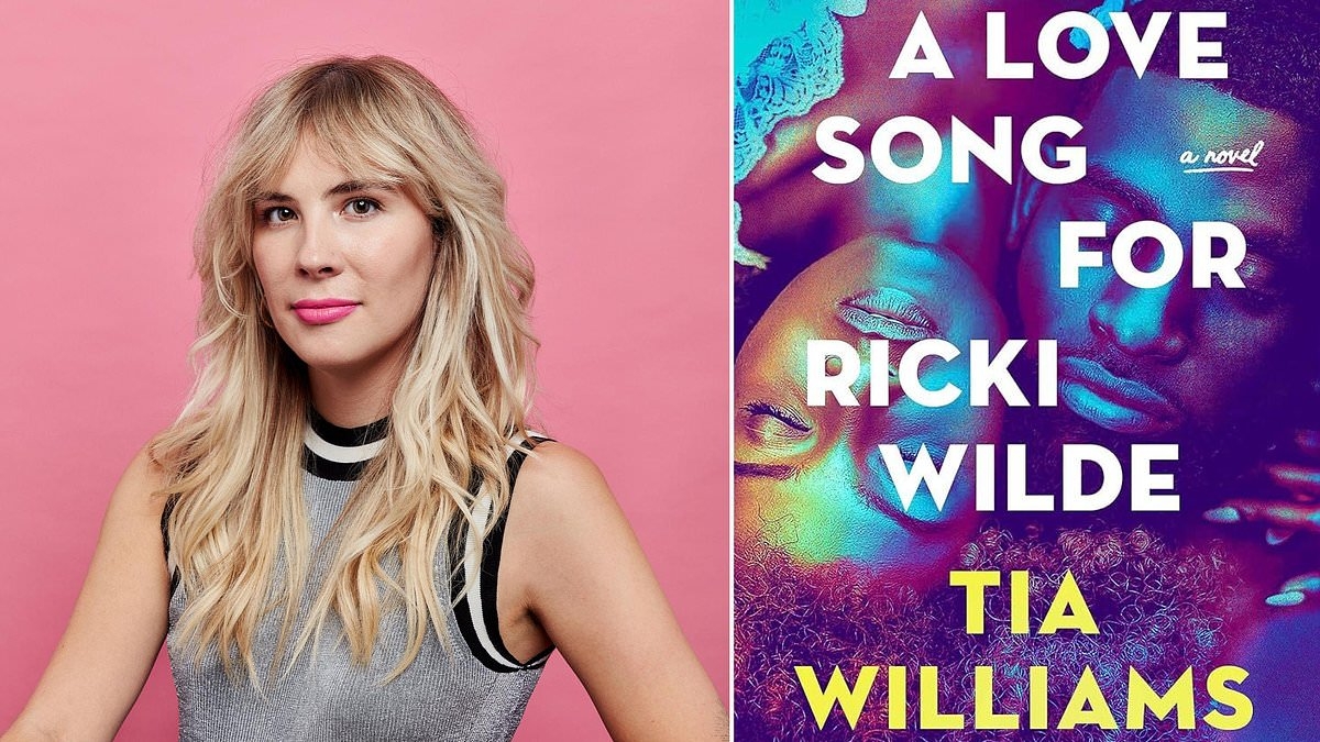 The steamiest romance novels to read this summer, according to BookTok's favourite author Emily Henry