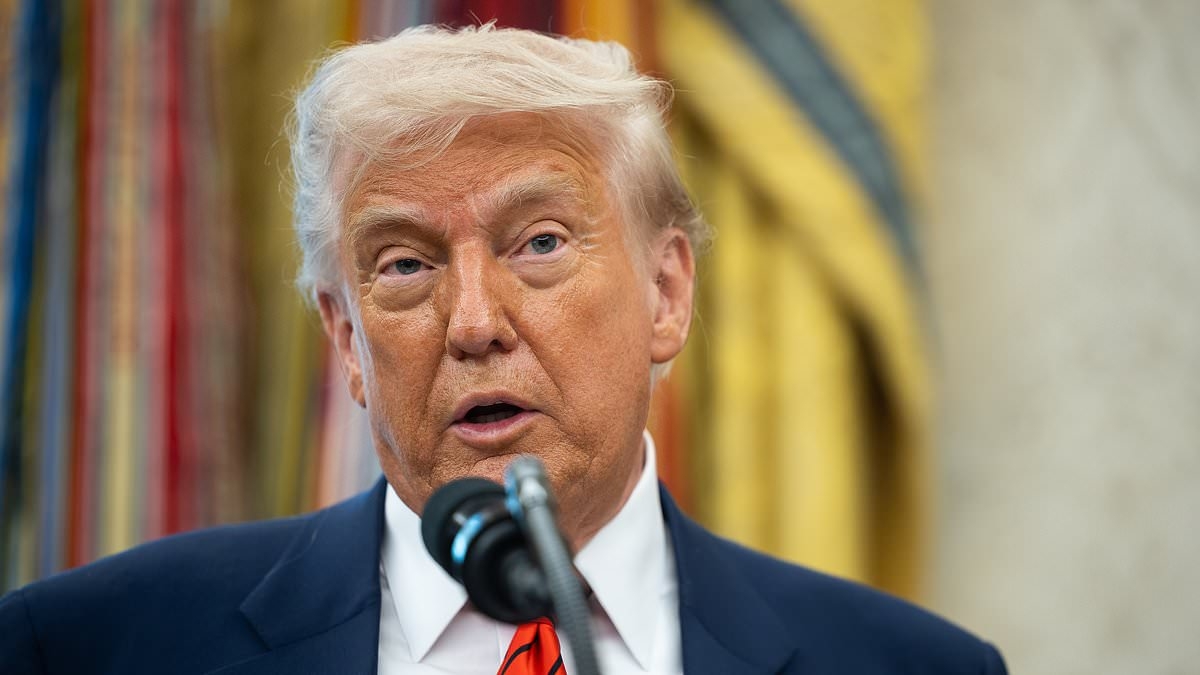 Trump's ally issues stark warning about 'neocons'