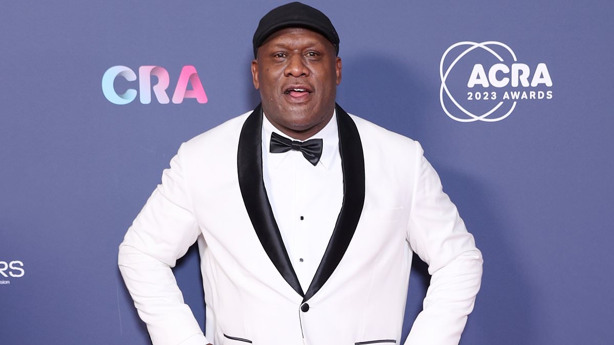 Footy star Wendell Sailor suffers a blow as he fronts court accused of assaulting two men in drunken late-night pub rampage