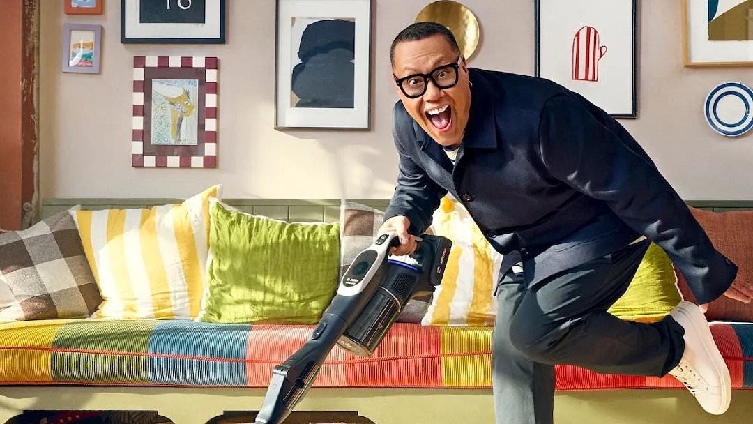 Gok Wan opens new restaurant where diners eat food from the FLOOR - would YOU eat here?