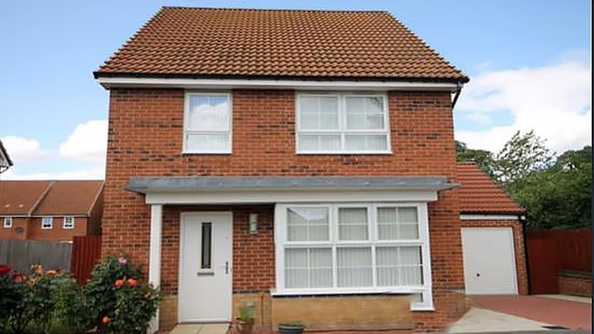 People shocked by bizarre items found in every room of a 'normal' detached house on sale for £305k