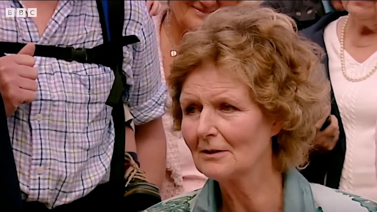 Antiques Roadshow guest shocked by value of 'fascinating' heirloom jewellery she thought was fake