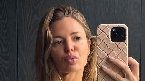Braless Dina Broadhurst leaves nothing to the imagination as she pouts and preens in selfies while on holiday with her on/off beau multimillionaire fridge heir John Winning Jr