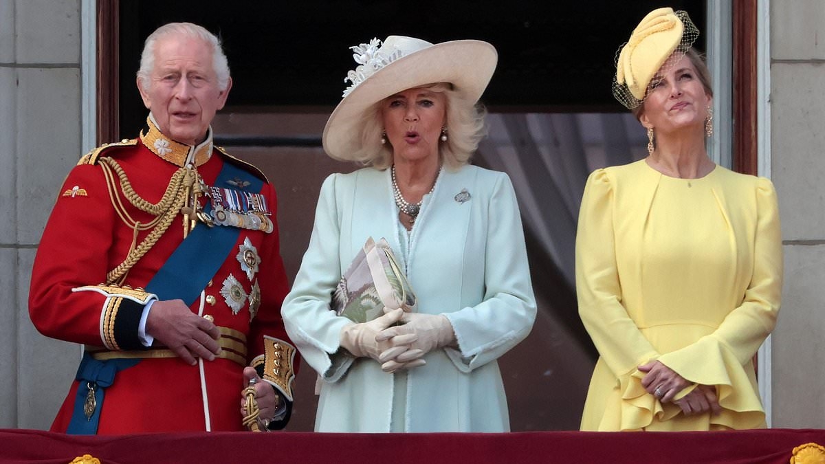 The rise of the Royal monochromatic wardrobe - and the family member behind the trend as Beatrice and Sophie follow suit writes ELIZA SCARBOROUGH