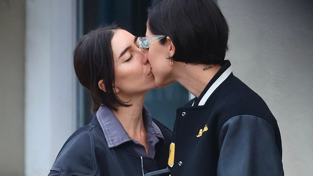 The Veronicas star Jessica Origliasso and her fiancée Alex Smith look loved up as they pack on the PDA in Sydney