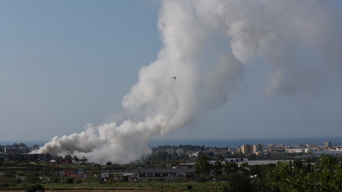 Toxic chlorine cloud forces 160,000 to stay indoors in major Spanish tourist hotspot after industrial estate fire
