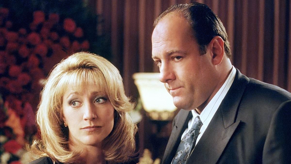 The Sopranos fans are going crazy over the 'strangest edit in the entire show' from revered series - as bizarre scene from 21 years ago resurfaces