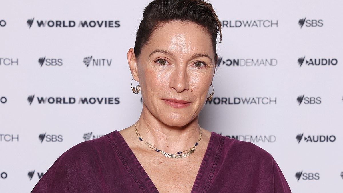 Bump actress Claudia Karvan breaks down over tragic family secret: 'I couldn't have prepared myself'