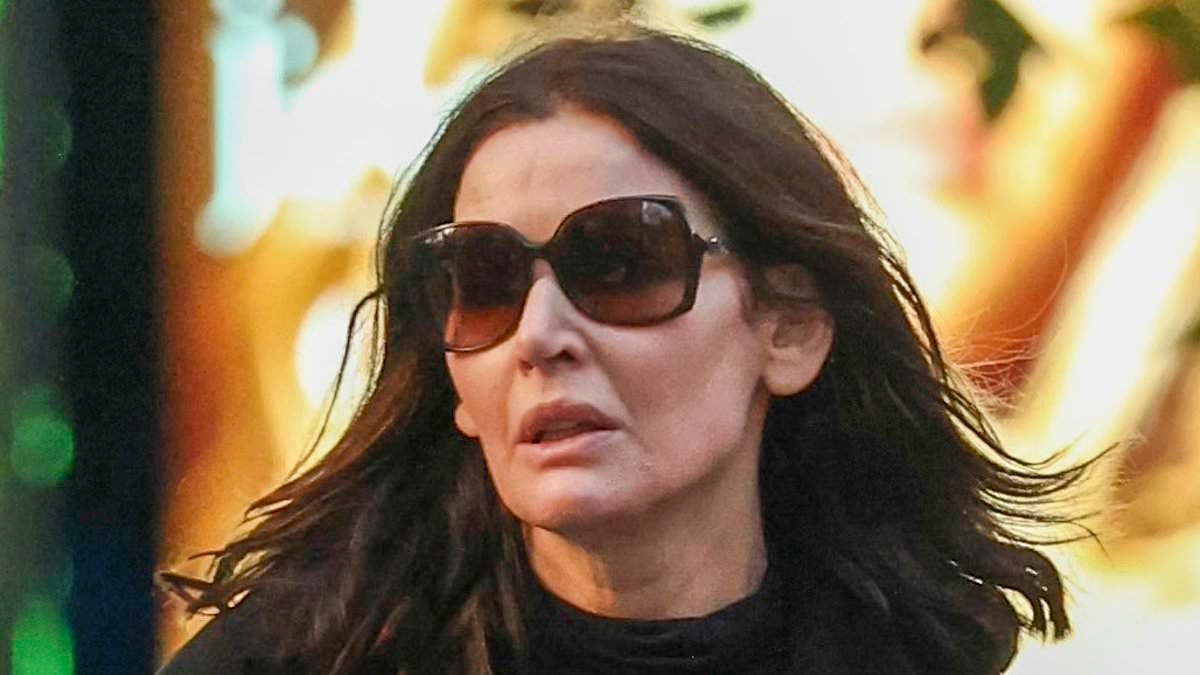 She's not all work and no play! Cooking queen Nigella Lawson heads to local Woolies and bottle shop to pick up supplies during trip to Sydney