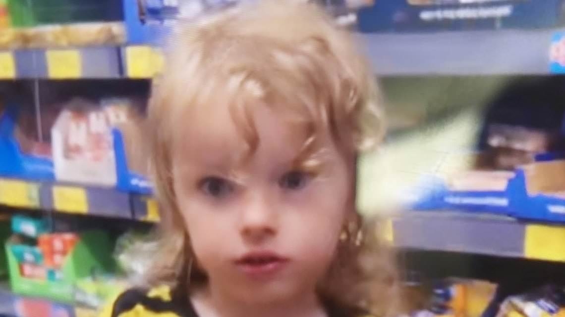 BREAKING NEWS Urgent appeal to find missing boy, four, last seen with group of people in Lowestoft before 'running off'