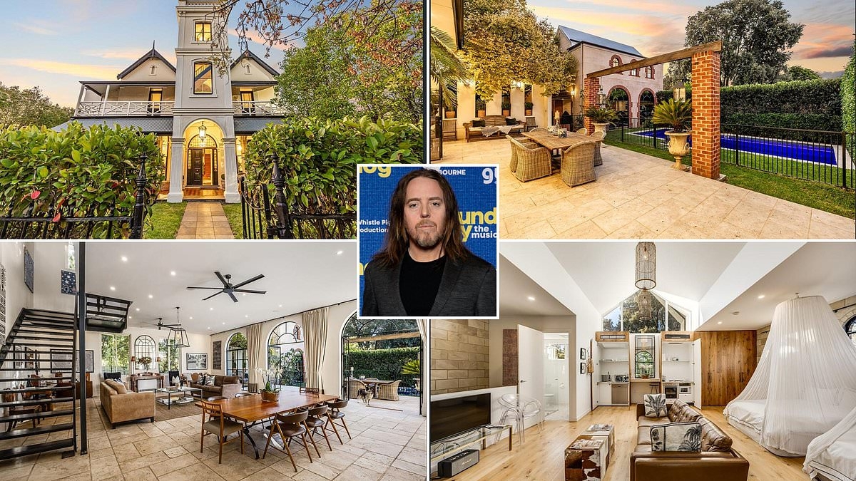 Grand 'guest house' of famed Australian performer Tim Minchin and several high-profile politicians listed for a whopping $4.5 million