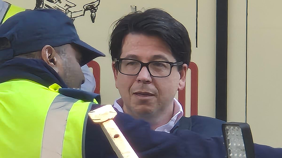 EXCLUSIVE Disgruntled Michael McIntyre gets his £195,000 Mercedes sportscar TOWED in Kensington