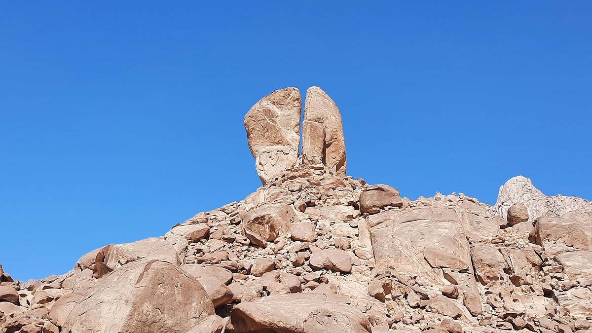 Bible clues point to Saudi Arabia as where commandments were received says researcher