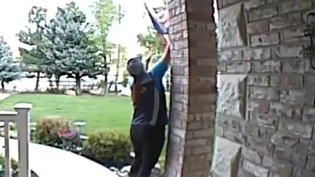 Incredible way hardworking Amazon delivery driver takes moment to honor the American flag