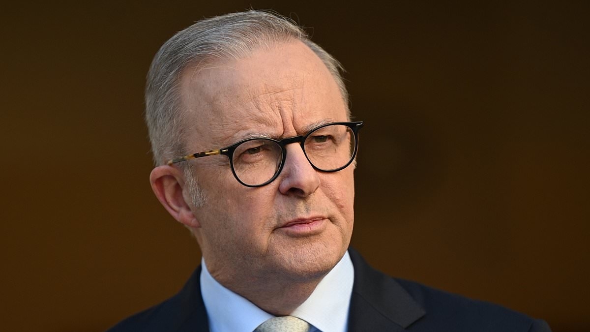 The strange detail at Anthony Albanese's swearing-in ceremony that has got Aussies furious