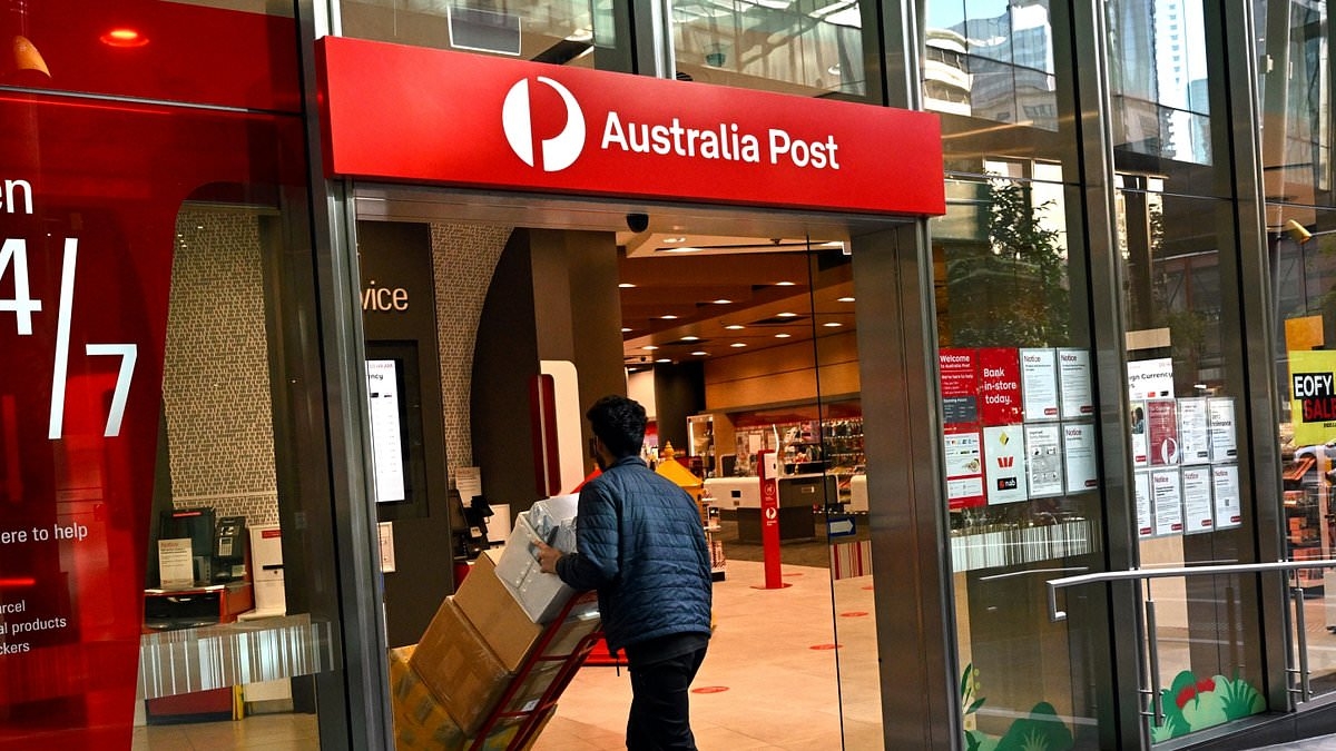 Australia Post customers warned to be on high alert for new 'Darcula' scam texts