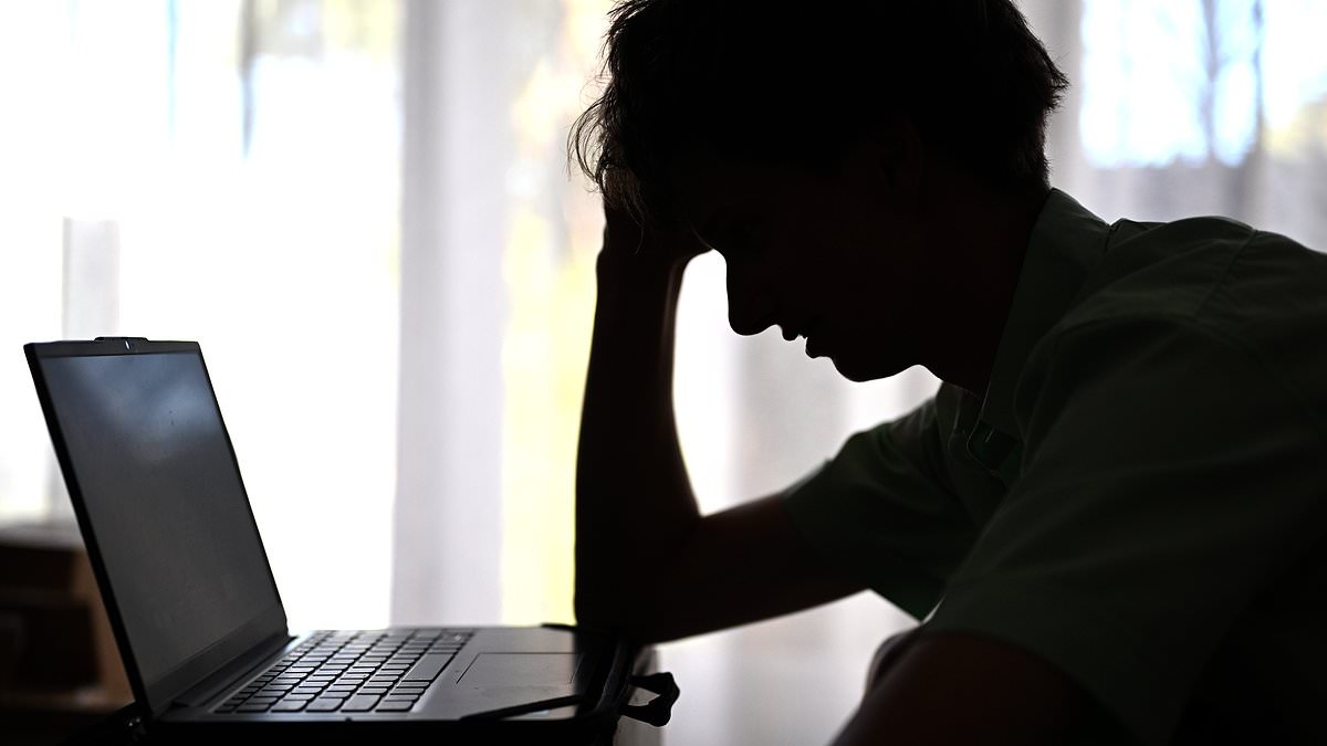Schoolchildren to be taught to develop 'grit' that prepares them for 'life's ups and downs' in government drive to cut mental health problems