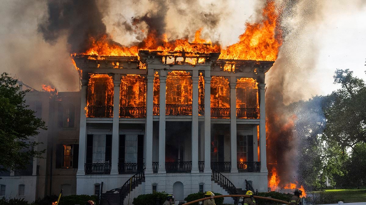 Mystery as Gone With The Wind-style plantation that's one of south's oldest antebellum homes is destroyed by huge blaze