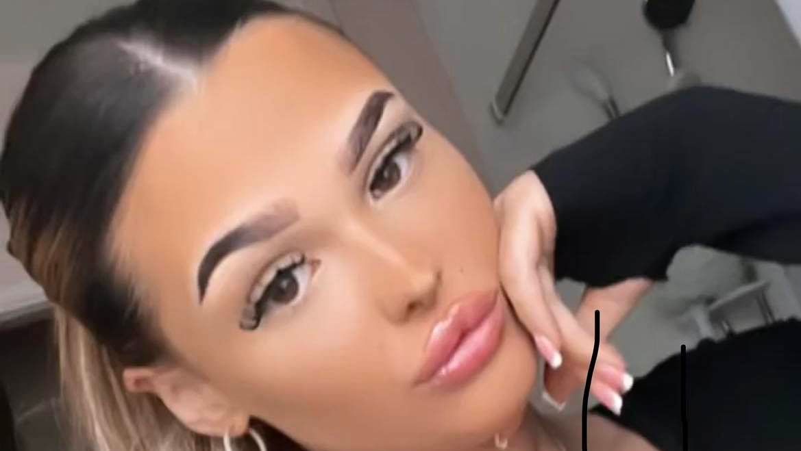 EXCLUSIVE Another teen young British 'drugs mule' is caught: Ex-air stewardess, 21, faces decades in Sri Lanka hellhole after being caught with '£1.15m of cannabis in her luggage' from Thailand