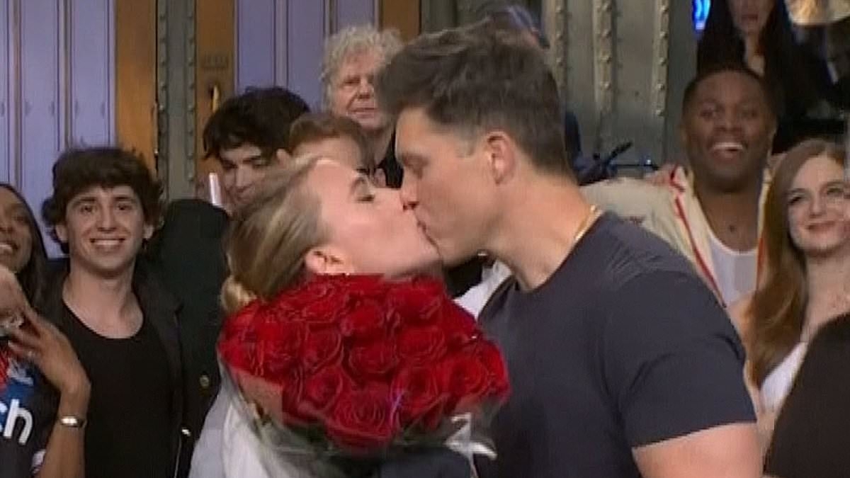 SNL fans go wild as Scarlett Johansson and Colin Jost kiss in finale