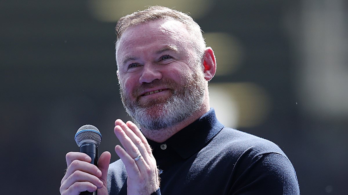 Wayne Rooney leads parade of Everton greats for emotional Goodison Park farewell - after Toffees sign off with victory over Southampton