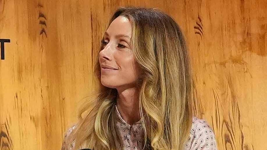 BREAKING NEWS Meghan Markle interviews founder of eco-friendly hair care and beauty accessories firm in latest podcast episode