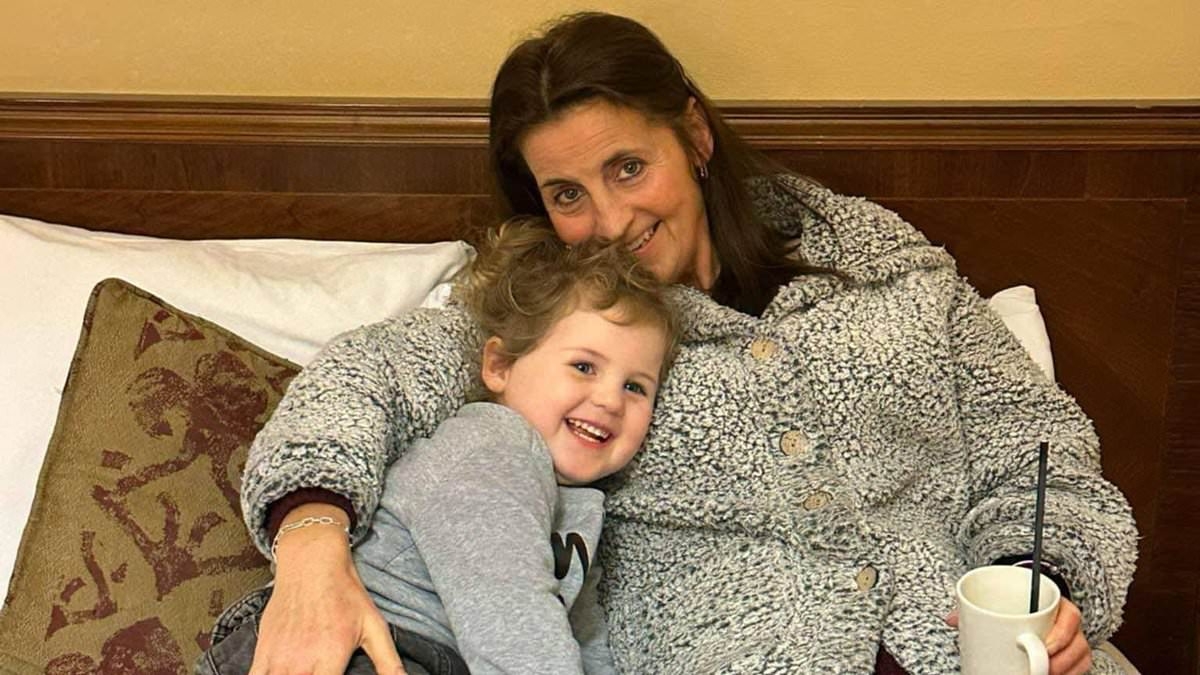 Mum told she has 3 months to live after doctors missed easy-to-dismiss bowel cancer signs for two years