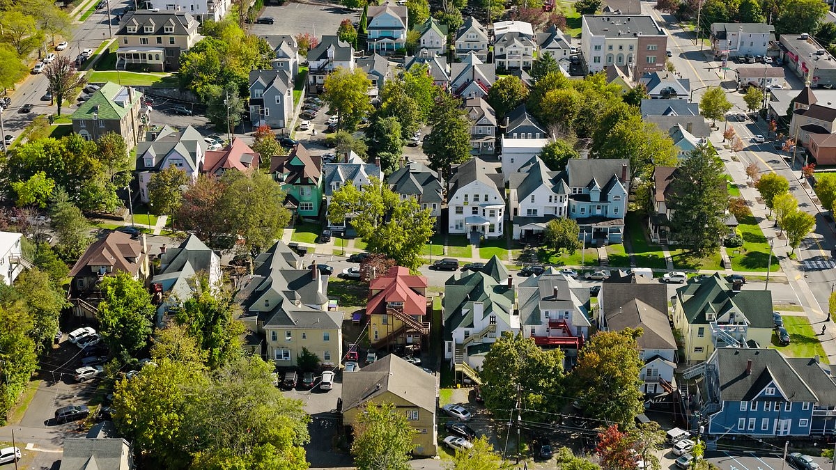 Report: Middle-class home buyers priced out of housing market