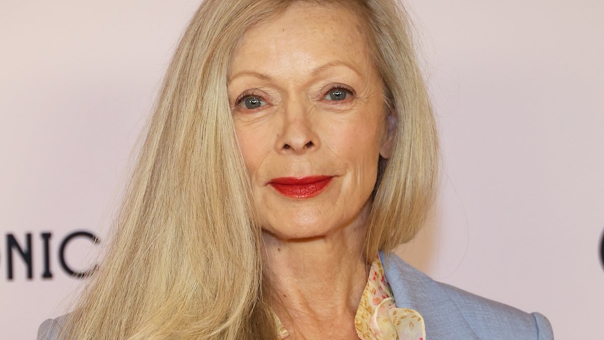 She was in Titanic, had a kid with Clint Eastwood and is now a blonde, who is she?