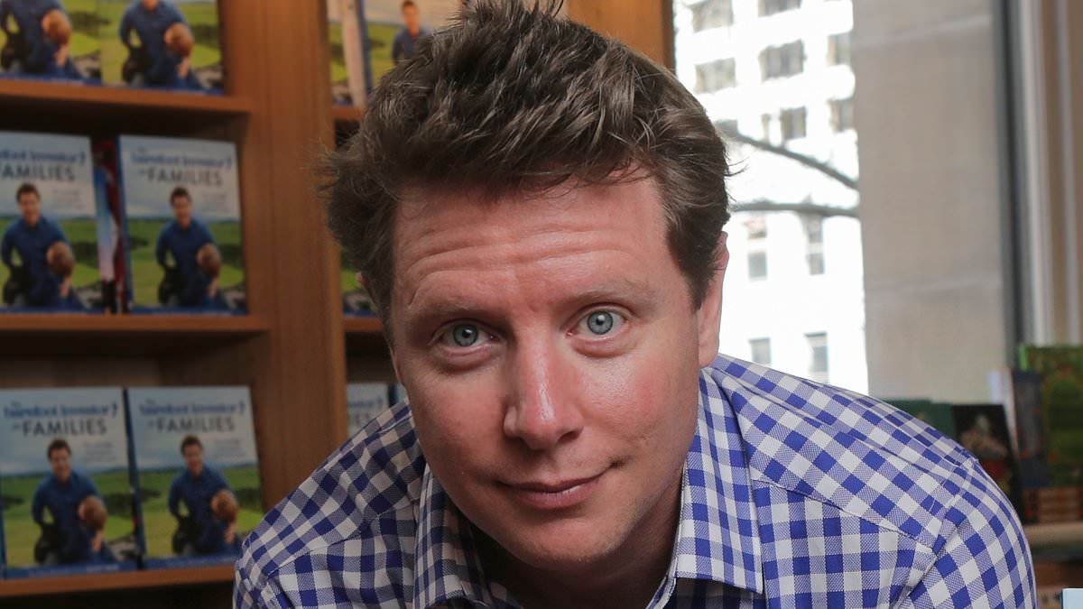 Barefoot Investor Scott Pape unleashes at the Reserve Bank for lowering interest rates