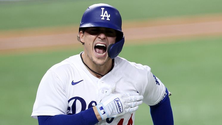 Dodgers star Kike Herndandez reveals he had VERY embarrassing accident during playoff game