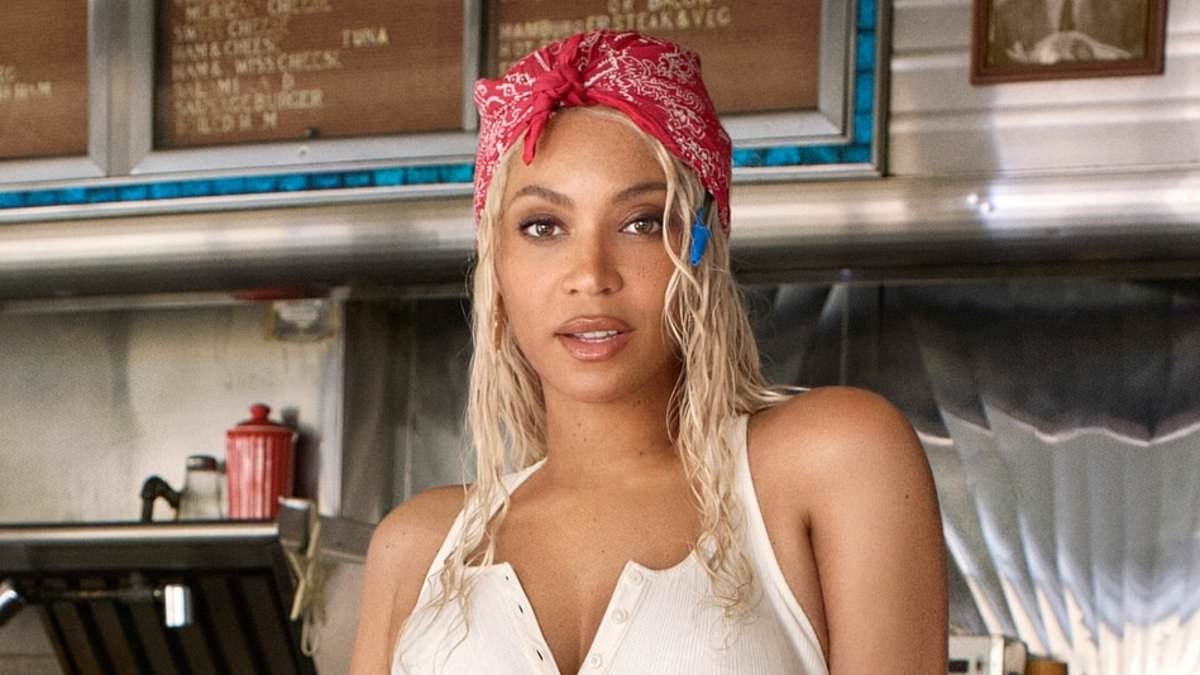 Beyonce wears new version of her iconic Crazy In Love outfit on tour