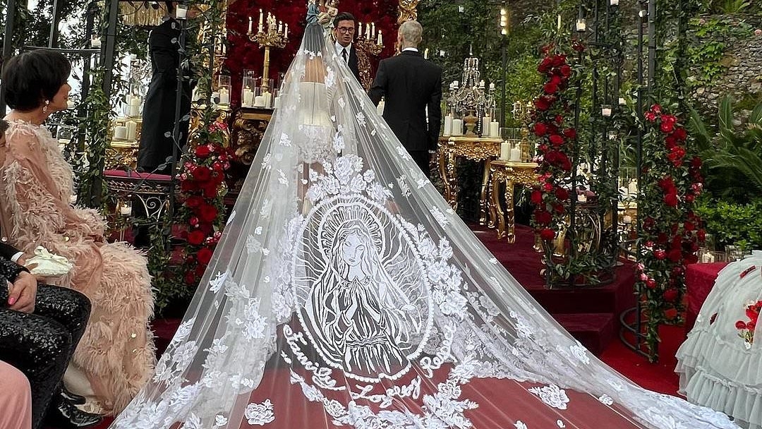 Old-fashioned wedding trend makes surprising comeback - as brides inspired by Hailey Bieber and Sofia Ritchie splurge on 19th century accessory