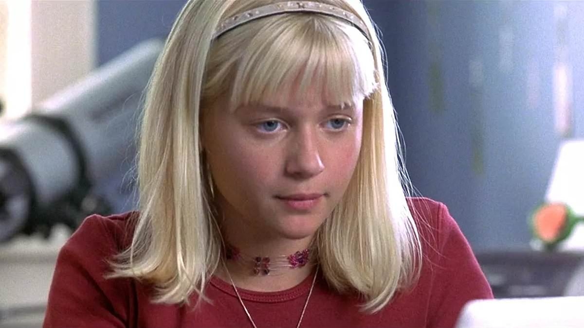 Former Lizzie McGuire actress looks unrecognizable after quitting acting to join the army