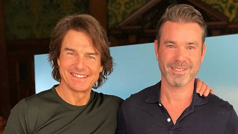 Tom Cruise discusses his iconic $126 Christmas cake and adds presenter Dave Berry to the list to 'annoy his famous neighbour'